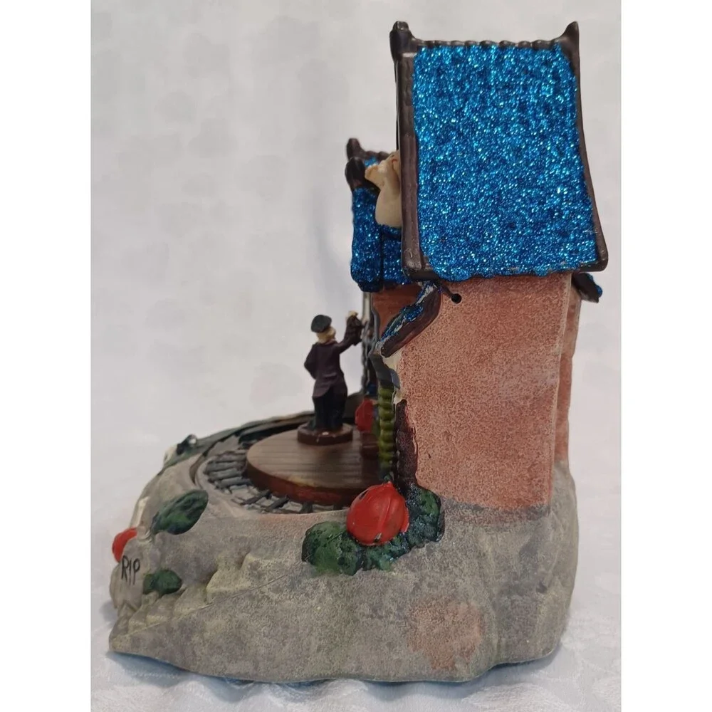 AVON PRODUCTS SCARY VILLAGE TRAIN STATION LIGHTS SOUNDS MOVEMENT 2012 WORKS